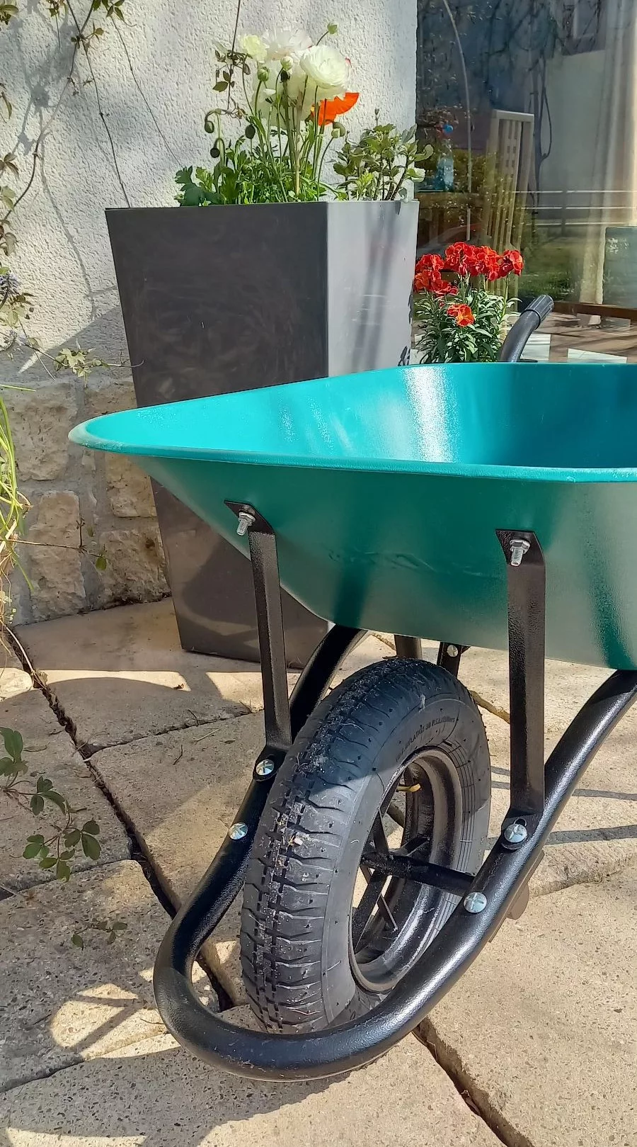 Brouette 100L peinte verte – Image 3