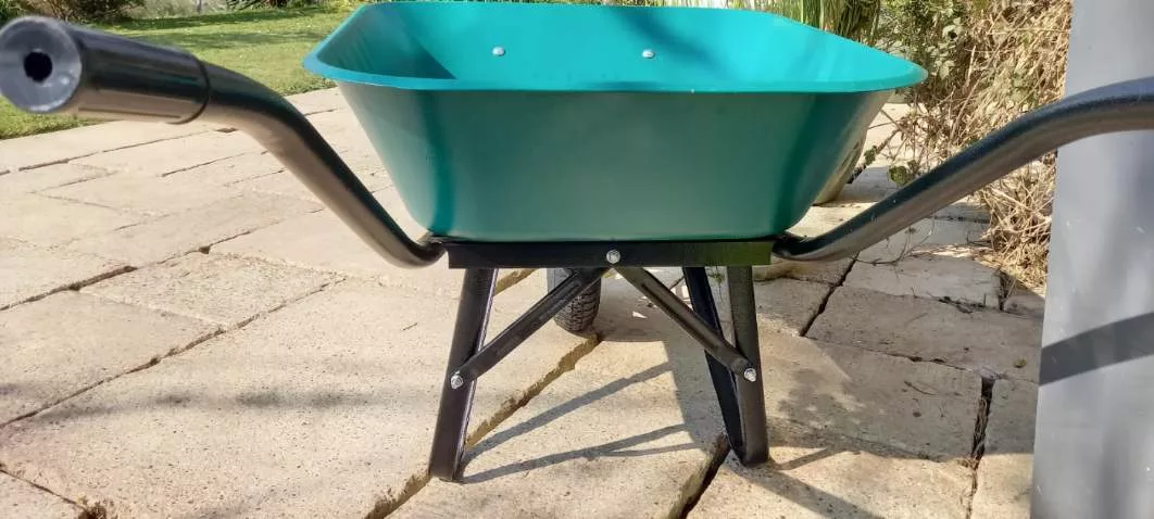 Brouette 100L peinte verte – Image 4